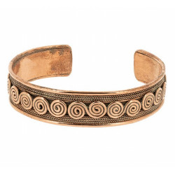 Simbolismo de Puja
Cada una de las espirales de esta pulsera es como una puja: una ofrenda de honra, veneración y culto a los 