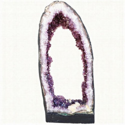 Geoda de Amatista pulida a ambas caras.

Procedencia: Brasil