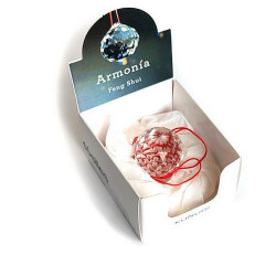 Bola facetada de CRISTAL de 30 mm. de diametro.
Engarzada en cordón natural.

Con caja exclusiva.