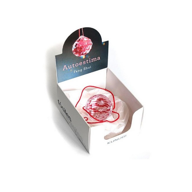 Bola facetada de cristal ROSA de 30 mm. de diametro.
Engarzada en hilo rojo.

Con caja exclusiva.

En el feng Shui, las bo