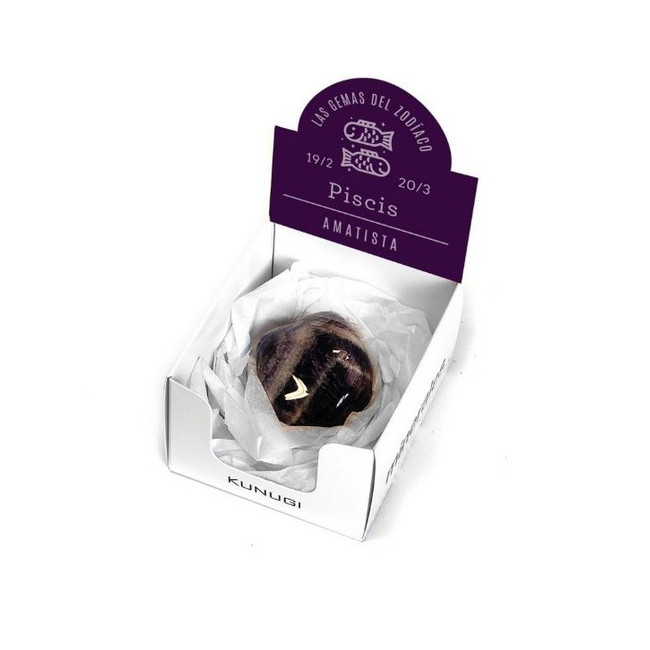 Caja que contiene gema de Amatista de 3-4 cm aprox.

El signo del zodíaco que representa la Amatista es Piscis.

Medida de 