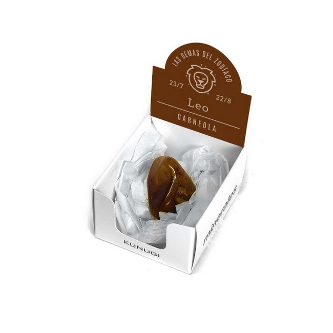 Caja que contiene gema de Carneola de 3-4 cm aprox.

El signo del zodíaco que representa la Carneola es Leo.

Medida de la 