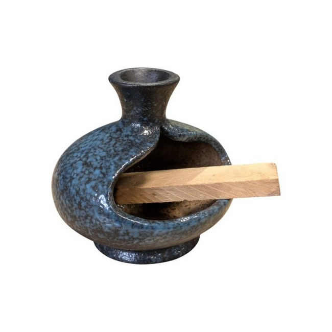 Su apertura inferior permite la fácil colocación de Palo Santo, maderas sagradas o incienso natural en su interior.

Luego el