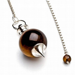 Péndulo bola de Ojo de Tigre de 20 mm. Con cadena de 200 mm. y terminación de acero.
Presentado en estuche de cartón que conti