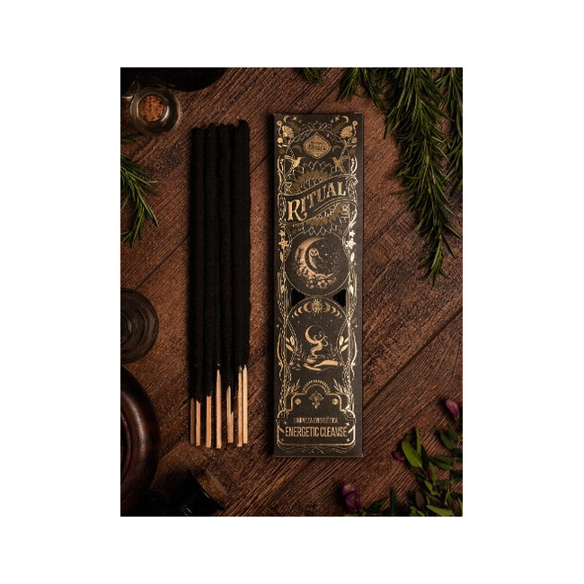 Enciende este incienso y pásalo suavemente por el aire alrededor de tu cuerpo y tu entorno, permitiendo que limpie y renueve la