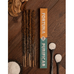 En estos sahumerios Duos, las fragancias del yagra y el palo santo interactúan en armonía, purificando el espacio y atrayendo l