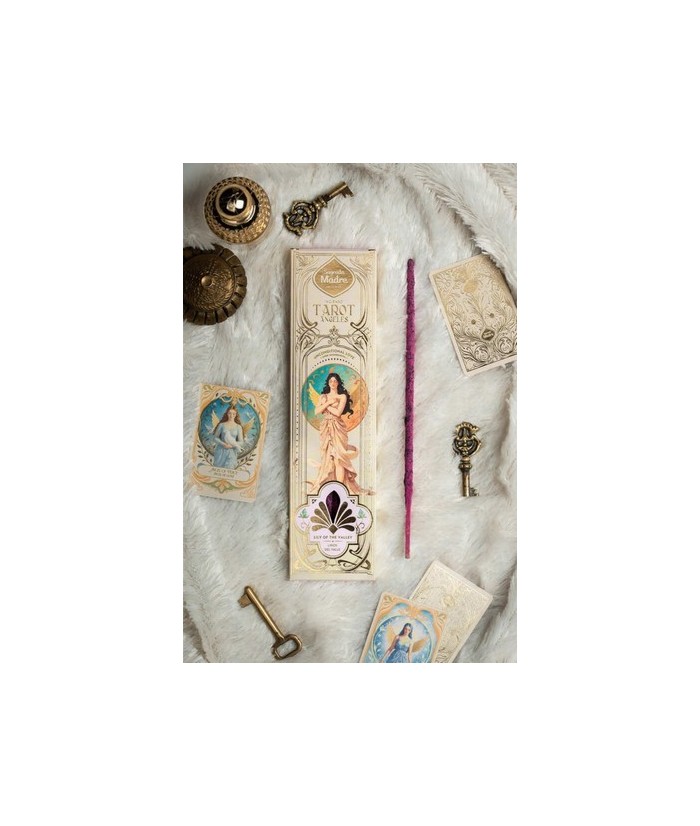 Tarot Ángeles es una línea de sahumerios que fusiona aroma y guía espiritual. Cada caja incluye dos cartas troqueladas de Ángel
