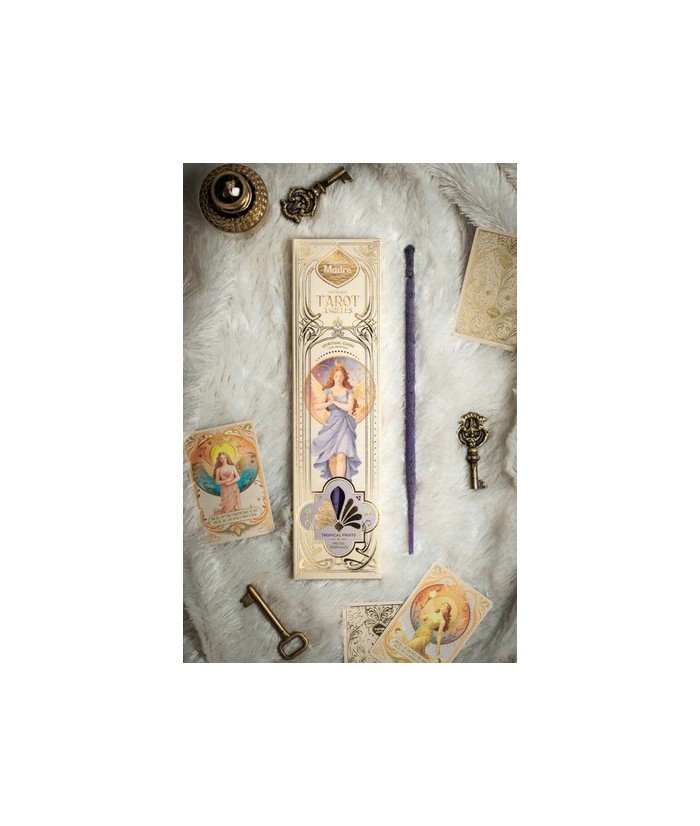 Tarot Ángeles es una línea de sahumerios que fusiona aroma y guía espiritual. Cada caja incluye dos cartas troqueladas de Ángel