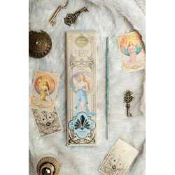 Tarot Ángeles es una línea de sahumerios que fusiona aroma y guía espiritual. Cada caja incluye dos cartas troqueladas de Ángel