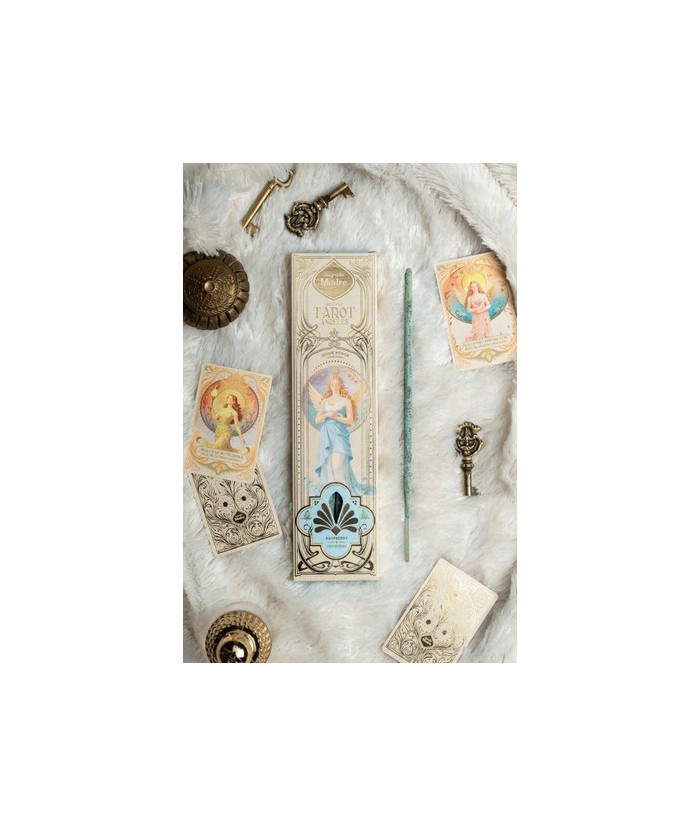 Tarot Ángeles es una línea de sahumerios que fusiona aroma y guía espiritual. Cada caja incluye dos cartas troqueladas de Ángel