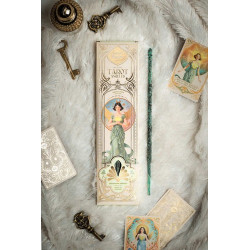Tarot Ángeles es una línea de sahumerios que fusiona aroma y guía espiritual. Cada caja incluye dos cartas troqueladas de Ángel