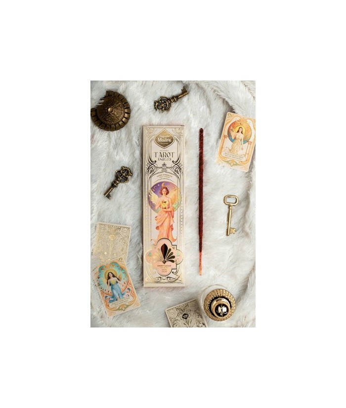 Tarot Ángeles es una línea de sahumerios que fusiona aroma y guía espiritual. Cada caja incluye dos cartas troqueladas de Ángel