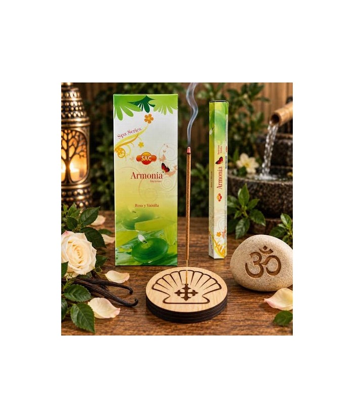 El incienso Armonía SAC, elaborado con la combinación de rosa y vainilla, presenta aromas reconocidos y distintivos. Su fraganc