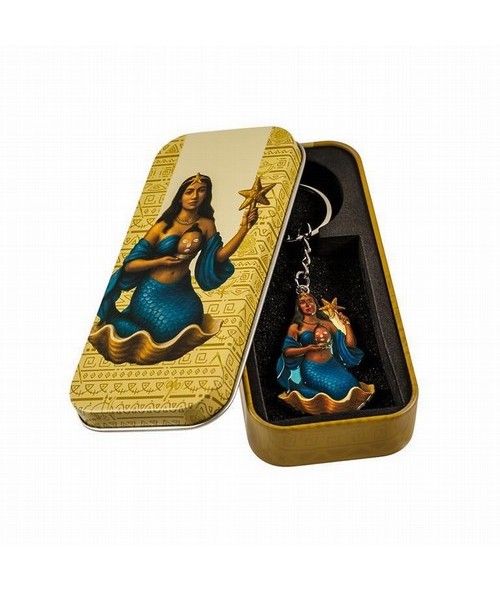 Llavero Yemayá realizado en metal plateado y esmaltado a todo color Viene presentado en su caja lata regalo metálica, decorada 