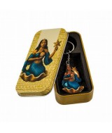 Llavero Yemayá realizado en metal plateado y esmaltado a todo color Viene presentado en su caja lata regalo metálica, decorada 