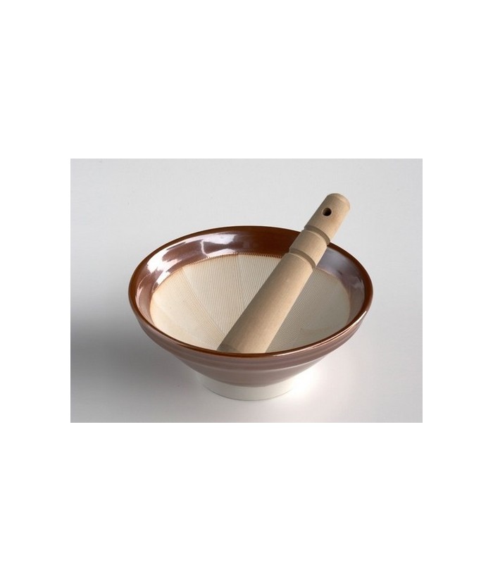 El suribachi de MIMASA, de 18 cm de diámetro, es un mortero de cerámica con estrías de origen japonés que, con la ayuda del maz