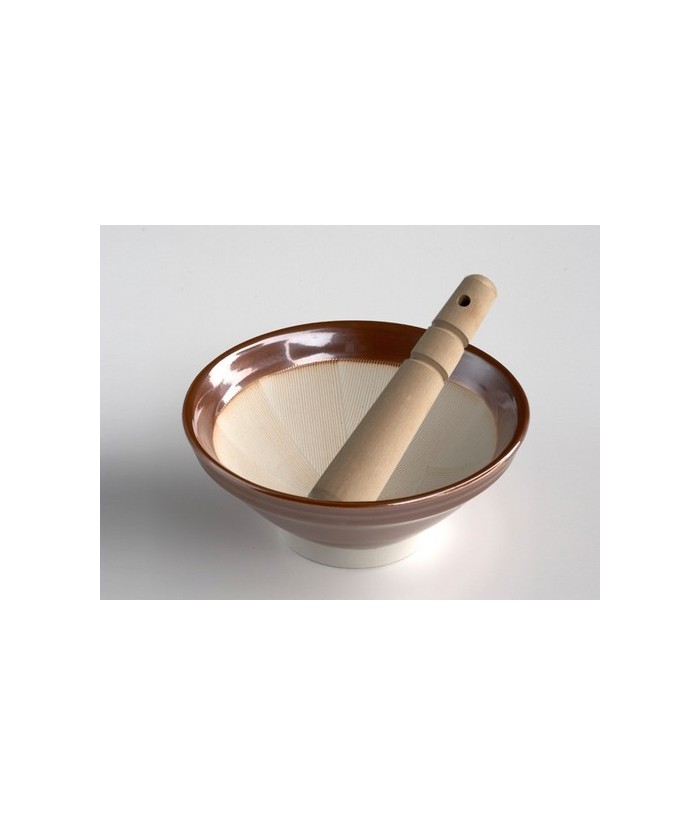 El suribachi de MIMASA, de 18 cm de diámetro, es un mortero de cerámica con estrías de origen japonés que, con la ayuda del maz