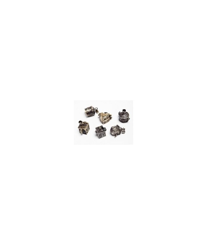 Portadeseos 
Set de 6 cofres de diferentes formas metálicas.
Tamaño 10mm.