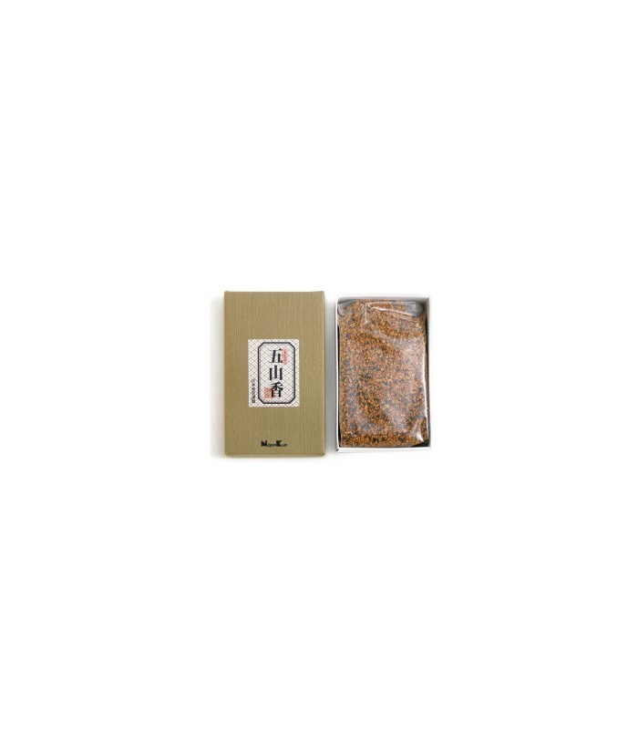 Cantidad: 125 gr
Made in : Japan
Fragancia : Sándalo, aloe y borneo
Trocitos de maderas aromáticas para quemar sobre carbone